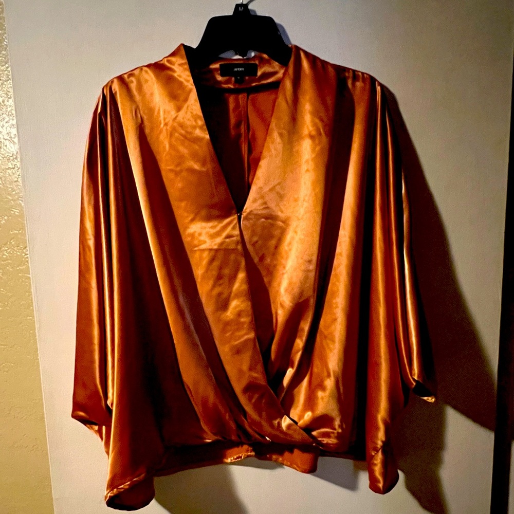 New without tag, Satin wide arm shirt